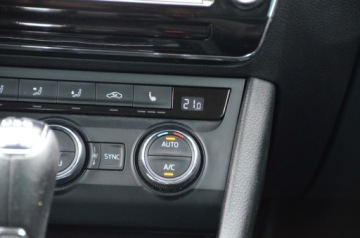 Skoda Superb III Kombi 1.6 TDI 120KM 2016 SUPER STAN 1.6TDI 120KM BI-XENON NAVI KAMERA BLISS PAMIĘCI CANTON EL.KLAPA, zdjęcie 34
