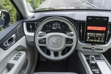 Volvo XC60 II 2025 Volvo XC 60 Plus Dark B5 AWD mild hybrid Benzyna, zdjęcie 18