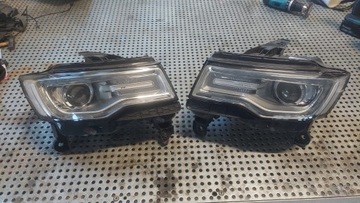 GRAND CHEROKEE WK2 14-20R LAMPY PRZÓD XENON LED ANGLIA KOMPLET