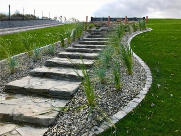 Каскад из натурального камня серого гнейса на скале