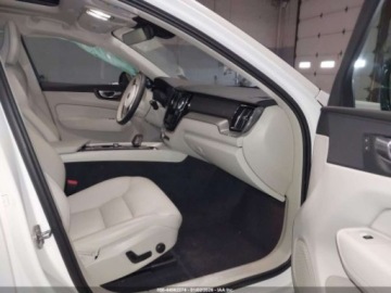 Volvo XC60 II 2025 Volvo XC 60 B5 Core 2025 2.0 Benzyna 247KM, zdjęcie 9