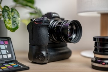 Аккумуляторная ручка Newell MB-N11 для Nikon Z6 II и Z7 II.