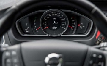 Volvo V40 II Hatchback 2.0 T2 DRIVE-E 122KM 2016 Volvo V40 Volvo V40 T2 Drive-E Kinetic 2.0 Benzyna 122KM, zdjęcie 31