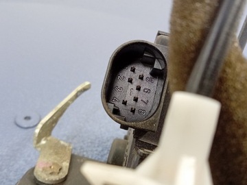 BMW 3 E46 ZÁMEK DVEŘE PŘEDNÍ PRAVÝ 7 PIN