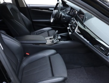 BMW Seria 5 G30-G31 Touring 520d 190KM 2018 BMW 5 520d, 187 KM, Automat, Skóra, Navi, Klima, zdjęcie 8