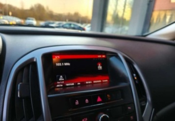 Opel Astra J Sedan 1.4 Twinport ECOTEC 100KM 2014 Opel Astra Opel Astra 1.4 Active 1.4 Benzyna 100KM, zdjęcie 13