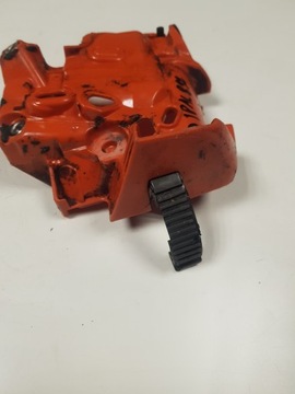КРЫШКА ОСНОВАНИЯ КАРБЮРАТОРА HUSQVARNA 560XP 555 550 ИЛИ