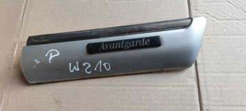 LISTWA BŁOTNIKA PRAWA MERCEDES W210 A2106901662