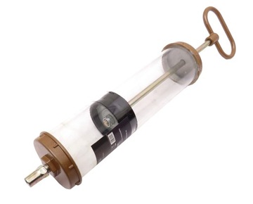 ШПРИЦ ДЛЯ ВСАСЫВАНИЯ МАСЛА СО ШЛАНГОМ 500мл