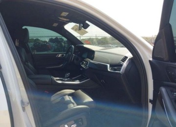BMW X5 G05 2021 BMW X5 2021, 4.4L, 4x4, M50I, po gradobiciu, zdjęcie 11