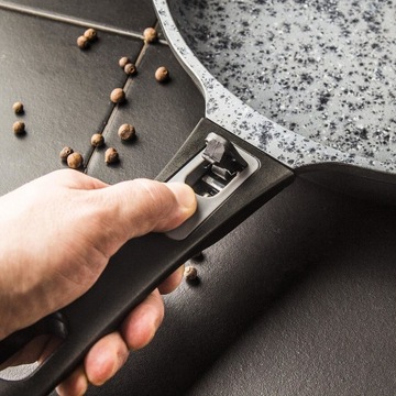 PATELNIA Z ODPINANĄ RĄCZKĄ ROCHE KonigHOFFER 28 CM