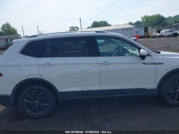 Volkswagen Tiguan II 2022 Volkswagen Tiguan 2022r, SE, 2.0T, 4x4 2.0 Benzyna 185KM, zdjęcie 4