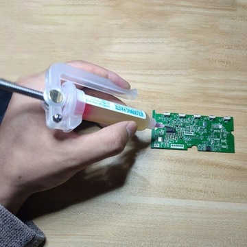 Effortless solder paste gun booster maintenance solder paste push rod