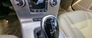 Volvo V60 I 2016 Volvo V60 2016. 2.4 DIESEL. HYBRID. 4x4. AUTOMAT. Uszkodzony prawy przod., zdjęcie 14