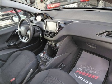 Peugeot 208 I Hatchback 5d Facelifting 1.2 PureTech 82KM 2019 Peugeot 208 Klimatyzacja Kamera Komputer Tempomat 1.2 Benzyna 82KM, zdjęcie 14