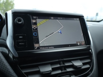 Peugeot 2008 I SUV Facelifting 1.2 PureTech 110KM 2016 Peugeot 2008 1.2 PureTech, Salon Polska, zdjęcie 11