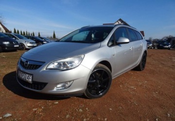 Opel Astra J Sports Tourer 2.0 CDTI ECOTEC 160KM 2011 Opel Astra 2.0diesel,automat,alu,zarejest 2.0 Diesel 160KM
