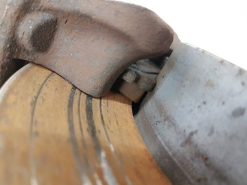 ZACISK HAMULCOWY LEWY PRAWY TYŁ TYLNY VW TOURAN I