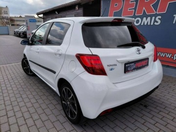 Toyota Yaris III Hatchback 5d Facelifting 1.33 Dual VVT-i 99KM 2016 Toyota Yaris Kamera Klimatronik Hands Free Alu 1.3 Benzyna 99KM, zdjęcie 4