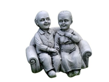 Figurka ogrodowa- babci i dziadka na kanapie