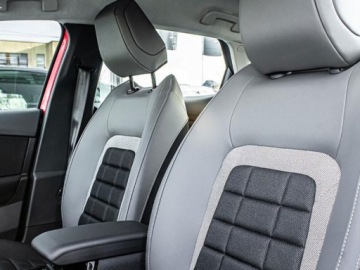 Citroen C4 IV 2025 Od ręki - Plus eDCT6 1.2 mHEV 145KM / Pakiet Zimowy, zdjęcie 4