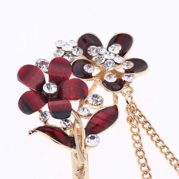 Женская заколка для волос в форме цветка с бахромой и красными хрустальными бусинами.