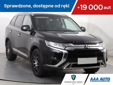 Mitsubishi Outlander III SUV Facelifting 2017 2.0 150KM 2019 Mitsubishi Outlander 2.0, Salon Polska