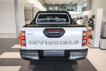 Toyota Hilux VIII Podwójna kabina Facelifting 2.8 D-4D 204KM 2023 Toyota Hilux 2.8 D-4D Double Cab Invincible 4x4 aut 2.8 Diesel 204KM, zdjęcie 4