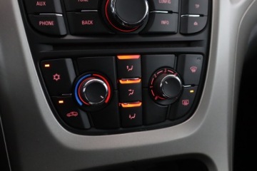 Opel Astra J Hatchback 5d 1.4 Turbo ECOTEC 140KM 2012 Opel Astra 1.4 T, Klima, Tempomat, Parktronic, zdjęcie 14