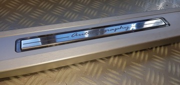 Range Rover Vogue L405 Накладка на порог правой передней двери LE