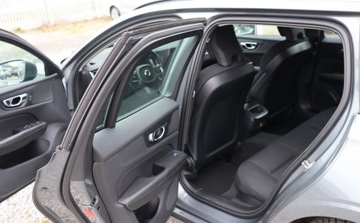 Volvo V60 II  Kombi 2.0 D3 150KM 2019 Volvo V60 NAVIGACJA, Grzane Fotele, Multifunkcja, Tempomat, Czujniki, Auto, zdjęcie 8
