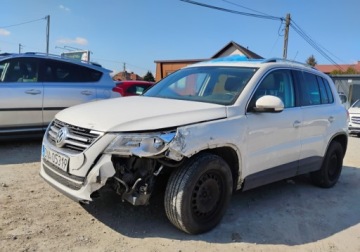 Volkswagen Tiguan I SUV 2.0 TDI CR DPF 140KM 2008 Volkswagen Tiguan 2008r, 2.0 TDI. 4x4. AUTOMAT. Uszkodzony lewy przod Poob, zdjęcie 1