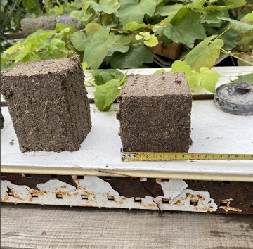 Брикетировочная машина для топливных брикетов 9 брикетов по 5 тонн.