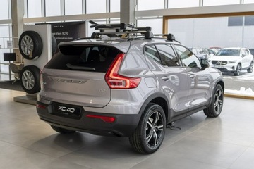 Volvo XC40 Crossover Facelifting 2.0 B3 163KM 2025 Volvo XC 40 Plus Dark B3 Mild Hybrid Benzyna, zdjęcie 9