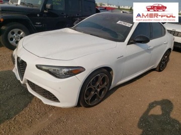 Alfa Romeo Giulia II Sedan Facelifting 2.0 Turbo 280KM 2023 Alfa Romeo Giulia 2023, 2.0L, 4x4, TI, od ubezpieczalni 2.0 Benzyna 280KM