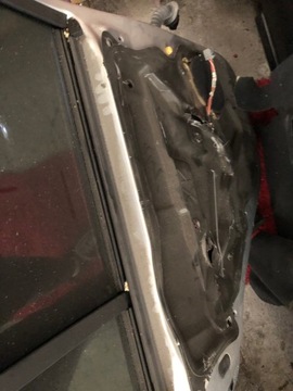 DVEŘE LEVÝ ZADNÍ JEEP COMMANDER