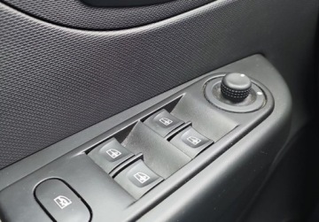 Renault Captur I Crossover 0.9 Energy TCe 90KM 2014 Renault Captur Grupa Adamowscy Dealer Renault Benzyna 90KM, zdjęcie 13