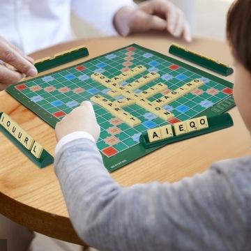Настольная игра «Скраббл» — словесная игра для взрослых и детей от 10 лет.