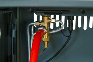 ГАЗОВАЯ ПЛИТА С БАЛЛОНОМ, НАГРЕВАТЕЛЕМ 4,2, РЕДУКТОРОМ, ШЛАНГОМ 80 М2