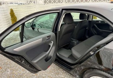 Volkswagen Jetta VI Sedan Facelifting 2.0 TDI 110KM 2016 Volkswagen Jetta Volkswagen Jetta 2.0 TDI DPF BMT Comfortline 2.0 Diesel, zdjęcie 34