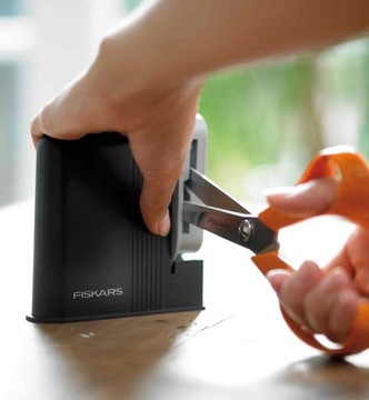 Fiskars Clip - Острая точилка для ножниц.