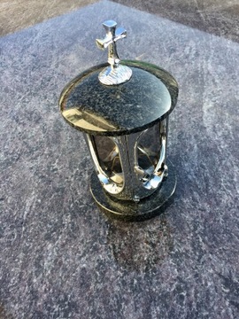 Гранитный фонарь