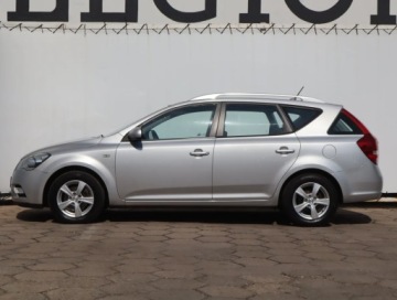 Kia Ceed I SW Facelifting 1.4 DOHC CVVT 90KM 2010 Kia Ceed 1.4 CVVT, Klima, Klimatronic, Tempomat, zdjęcie 2