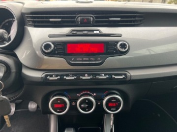 Alfa Romeo Giulietta Nuova II Hatchback 5d 1.4 TB 16v Mair 170KM 2011 Alfa Romeo Giulietta LEDY KLIMATYZACJA EL.SZYBY GRZANE FOTELE TEMPOMAT E.L, zdjęcie 11