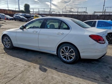 Mercedes Klasa C W205 2016 Mercedes-Benz Klasa C 2016 MERCEDES-BENZ C 300 2.0 Benzyna 241KM, zdjęcie 2