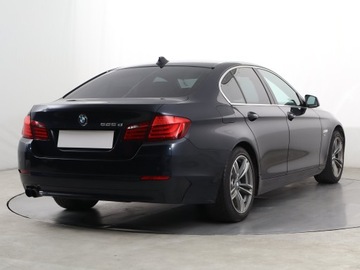 BMW Seria 5 F10-F11 Limuzyna 525d 218KM 2011 BMW 5 525d xDrive, 214 KM, 4X4, Automat, Skóra, zdjęcie 4
