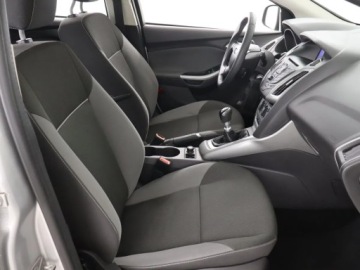 Ford Focus III Kombi 1.6 Duratorq TDCi DPF 115KM 2012 Ford Focus 1.6 TDCi, Xenon, Klima, Parktronic, zdjęcie 8
