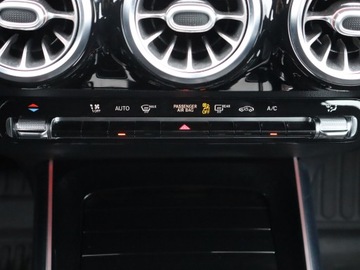 Mercedes GLA II Off-roader 2.0 200d 150KM 2020 Mercedes GLA GLA 200 d, Serwis ASO, Automat, zdjęcie 16