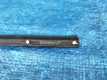 6734141 РЕЗИНОВАЯ ПРОКЛАДКА ДВЕРИ НИЖНЯЯ ЛЕВАЯ ПЕРЕДНЯЯ BMW G11 G12 LCI LIFT