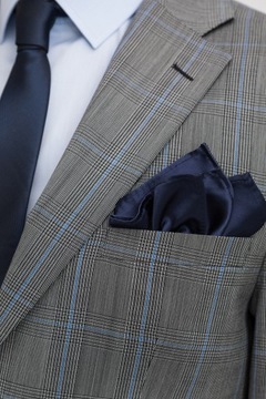 Szary garnitur w błękitną kratę z wełny rozmiar 182-120-106